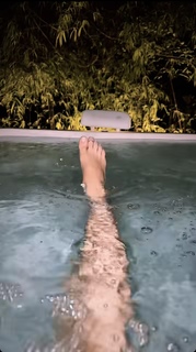 Isis Valverde feet photo thumbnail