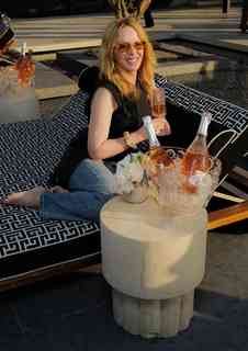 Kylie Minogue feet photo thumbnail