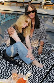 Kylie Minogue feet photo thumbnail