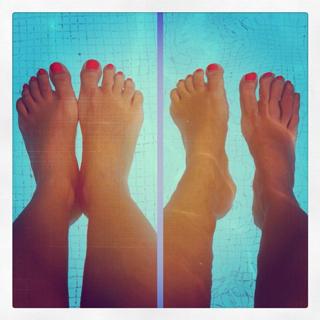Paula Echevarría feet photo thumbnail