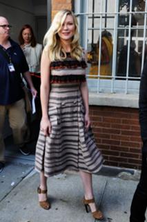 Kirsten Dunst feet photo thumbnail