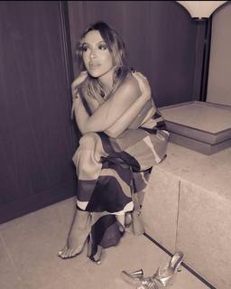 Hadise feet photo thumbnail