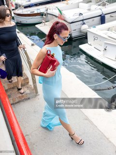 Dua Lipa feet photo thumbnail