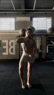 Kéfera Buchmann feet photo thumbnail