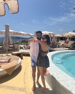 Mouni Roy feet photo thumbnail