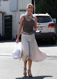 Katherine Heigl feet photo thumbnail