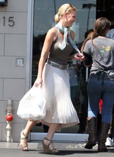 Katherine Heigl feet photo thumbnail