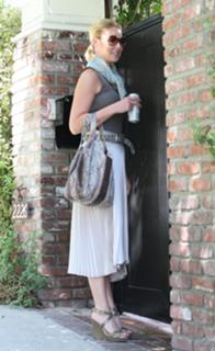 Katherine Heigl feet photo thumbnail