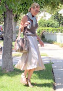 Katherine Heigl feet photo thumbnail