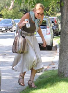 Katherine Heigl feet photo thumbnail