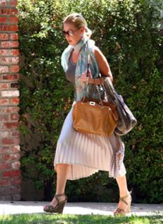 Katherine Heigl feet photo thumbnail