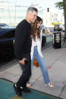Jessica Alba feet photo thumbnail