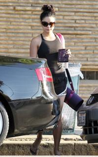 Vanessa Hudgens feet photo thumbnail