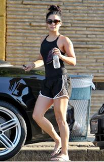 Vanessa Hudgens feet photo thumbnail