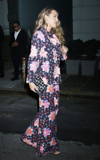 Blake Lively feet photo thumbnail