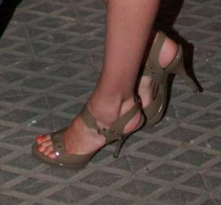 Gal Gadot feet photo thumbnail