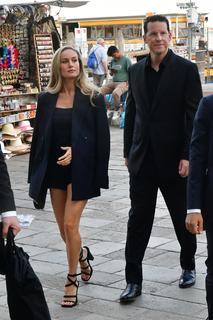 Brie Larson feet photo thumbnail