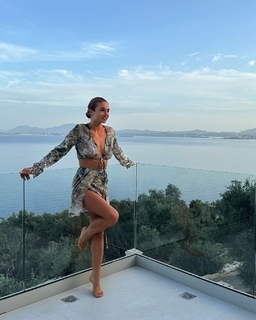 Lola Weippert feet photo thumbnail