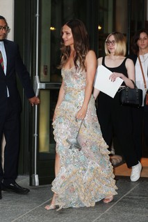 Alicia Vikander feet photo thumbnail