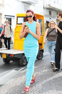 Dua Lipa feet photo thumbnail