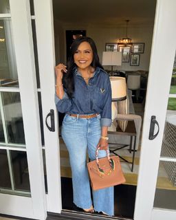 Mindy Kaling feet photo thumbnail