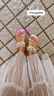 Shriya Saran feet photo thumbnail