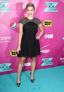 Demi Lovato feet photo thumbnail