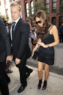 Victoria Beckham feet photo thumbnail