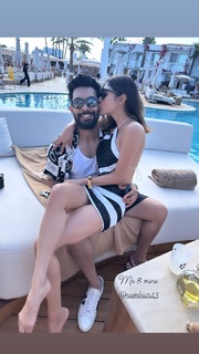 Mouni Roy feet photo thumbnail