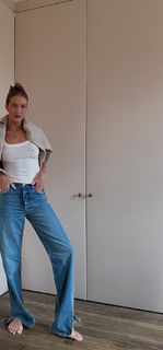 Rosie Huntington-Whiteley feet photo thumbnail