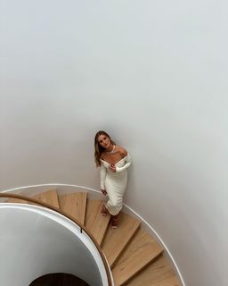 Rosie Huntington-Whiteley feet photo thumbnail