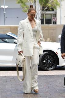 Jennifer Lopez feet photo thumbnail