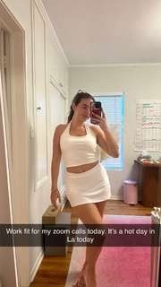 Natalie Noel Mariduena feet photo thumbnail