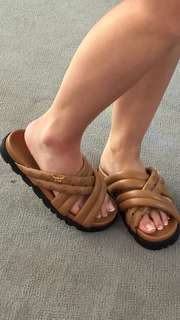 Natalie Noel Mariduena feet photo thumbnail