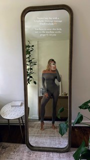 Kara Del Toro feet photo thumbnail