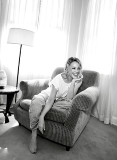 Kylie Minogue feet photo thumbnail