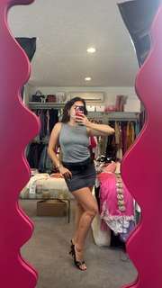 Natalie Noel Mariduena feet photo thumbnail