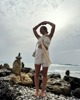Lola Weippert feet photo thumbnail