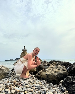 Lola Weippert feet photo thumbnail