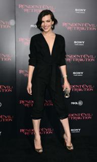 Milla Jovovich feet photo thumbnail