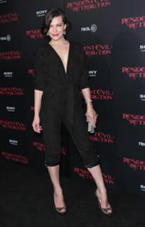 Milla Jovovich feet photo thumbnail
