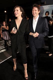 Milla Jovovich feet photo thumbnail