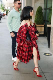 Jenna Ortega feet photo thumbnail