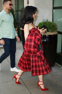 Jenna Ortega feet photo thumbnail
