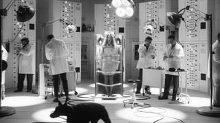 Taylor Swift feet photo thumbnail