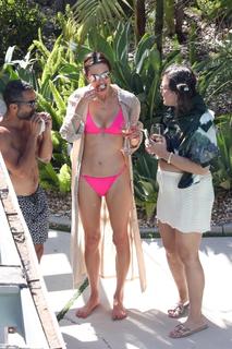 Alessandra Ambrosio feet photo thumbnail