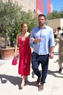 Jennifer Lopez feet photo thumbnail