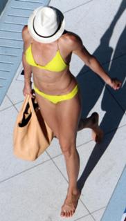 Cameron Diaz feet photo thumbnail