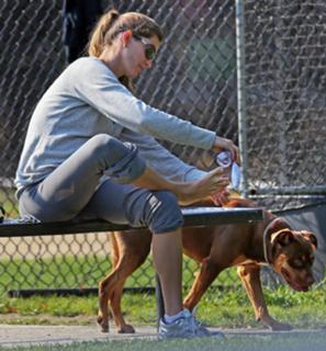 Gisele Bündchen feet photo thumbnail