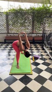 Kareena Kapoor feet photo thumbnail